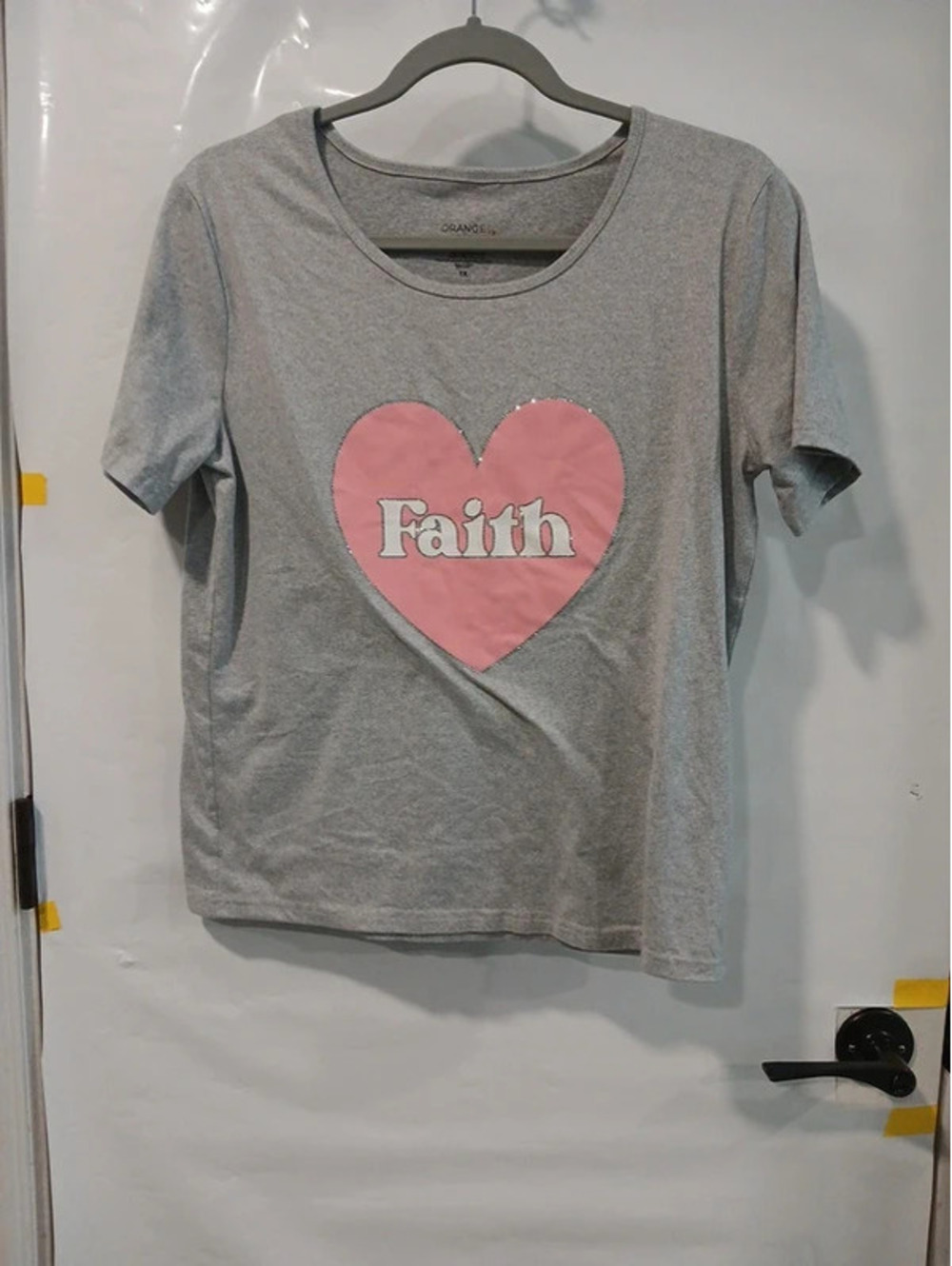 Woman’s grey T-shirt pink heart 1X